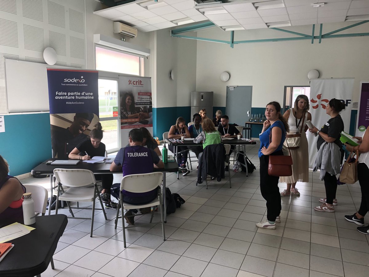 #Emploi et #rugby : fin du match du Tournoi des 6 notions à l’Union. Employeurs et demandeurs d’emploi tombent le masque ! Place au job dating pour des entretiens détendus, en tenue de sport pour tout le monde ! #innovation ⁦<a href="/senat_annick/">annick sénat</a>⁩ ⁦<a href="/AlexandreClav11/">Alexandre Clavel</a>⁩