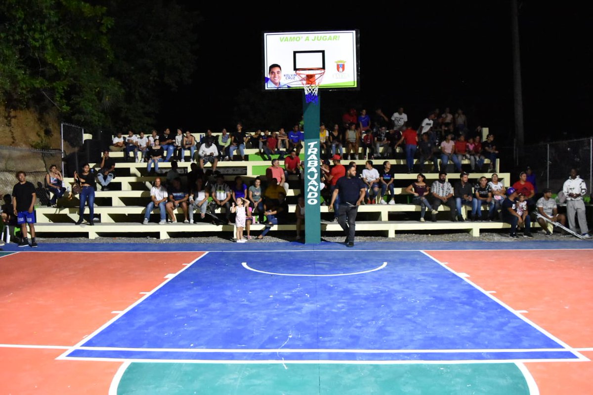 El Alcalde Kelvin Cruz continúa llevando obras a todas las comunidades, en esta ocasión estuvo en la comunidad de Jimayaco Abajo,  donde inauguró una Cancha Mixta para la práctica de Baloncesto y Vóleibol.

Otra obra construida por el Ayuntamiento de La Vega, a través del PPM.