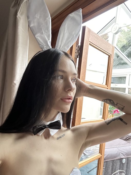 Say hi to the bunny🤓❤️ https://t.co/2ifqQnM5ib