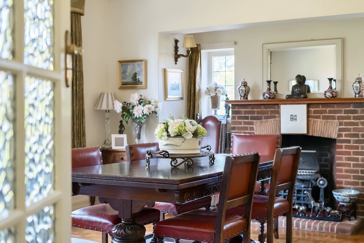 Fabulous property in the sought after Farnborough Park
📌4 bedroom, 2 bathroom
📌 Detached family home
📌 Fantastic opportunity to improve 
📌 Sitting centrally on plot behind gates
Guide price of £2,000,000 to £2,100,000
Contact our Locksbottom branch on 01689 880440