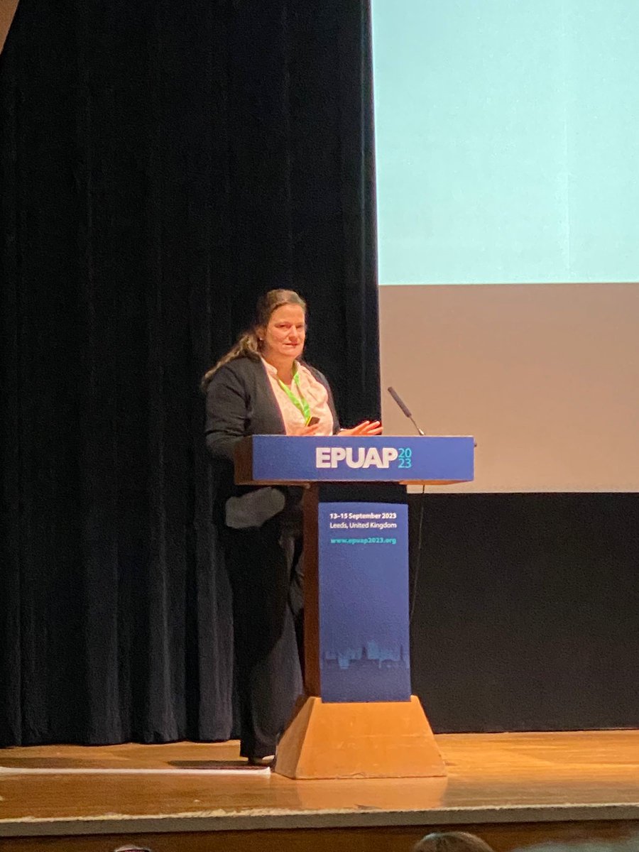 Apetrots op verpleegkundig specialisten <a href="/AnneliesdeG/">Annelies de Graaf</a> en Kris Bernaerts voor het winnen van de Quality Improvement Award op de <a href="/EPUAP1/">EPUAP</a> Annual Meeting in Leeds. Dikke proficiat!!! <a href="/UZLeuven/">UZ Leuven</a>