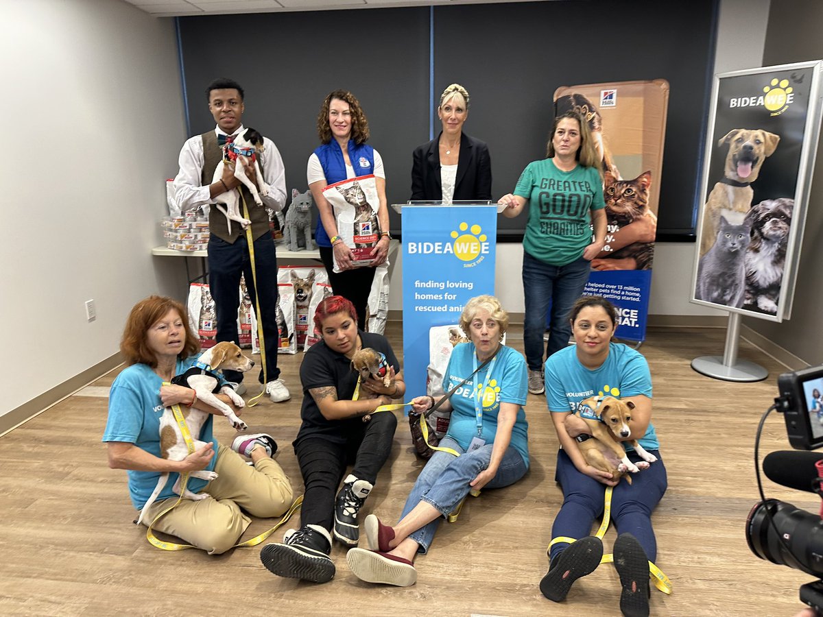 So excited to celebrate 1,000,000 adoptions as a result of the @ClearTheShelter ‘s campaign! Many thanks to our wonderful partners, @HillsPet, who donated 10,000 meals worth of pet food & @GreaterGoodorg & @TheAnimalRescue for presenting us with a $10,000 grant to fund our work!