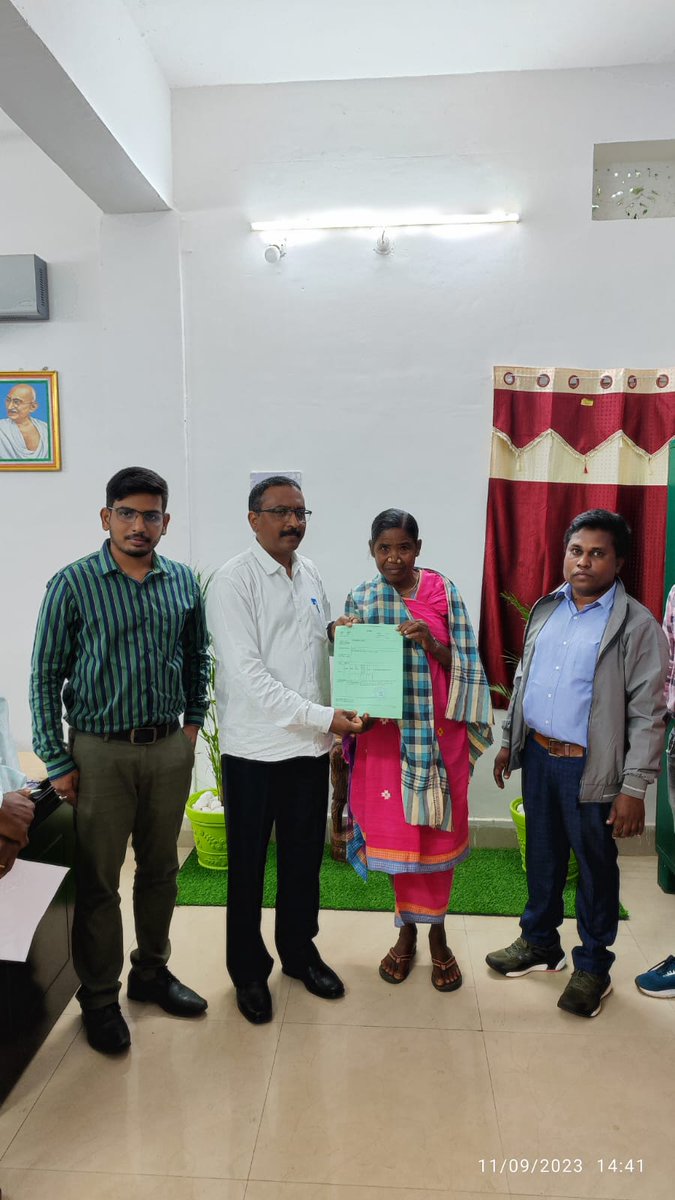 44 number of FRA pattas were issued to beneficiaries by ADM, Rayagada in presence of Tahasildar, Kashipur. Besides 8 number of RoRs were issued to the displaced persons of Indravati Project at Tahasil Office, Rayagada. <a href="/CMO_Odisha/">CMO Odisha</a> <a href="/MoSarkar5T/">MoSarkar 5T</a> <a href="/rdmodisha/">Revenue & DM Department, Government of Odisha</a> <a href="/DM_Rayagada/">Collector & DM, Rayagada</a> <a href="/kashipur_ps/">Kashipur PS</a>