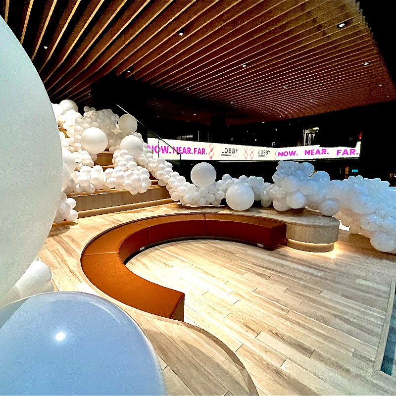 cityofcalgary's tweet image. Don’t miss the first ever #lobbyfest, on now until Sept 15, at various downtown locations.

The thought bubble 💭 installation at the Ampersand lobby brings visions for downtown&apos;s future inside. #ExploreDowntownYYC &amp;amp; share your thought bubbles too. 

➡️ lobbyfest.com
