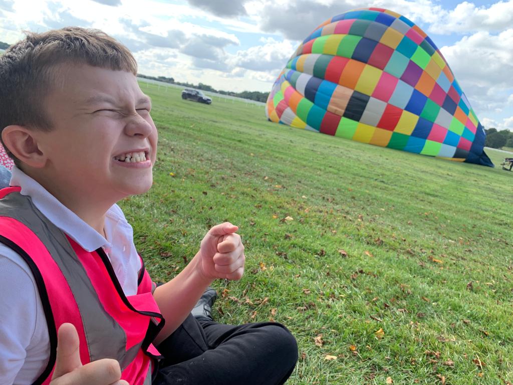 KPSFeed's tweet photo. Thank you so much to the #YorkshireBalloonFlight company for our lesson on how hot air balloons fly! "It's like being in a dream!" #KPSSchoolHouse #KnavesmireCharacter #Fun #TakingLearningRisks #Unique https://t.co/HuKjEppoaD