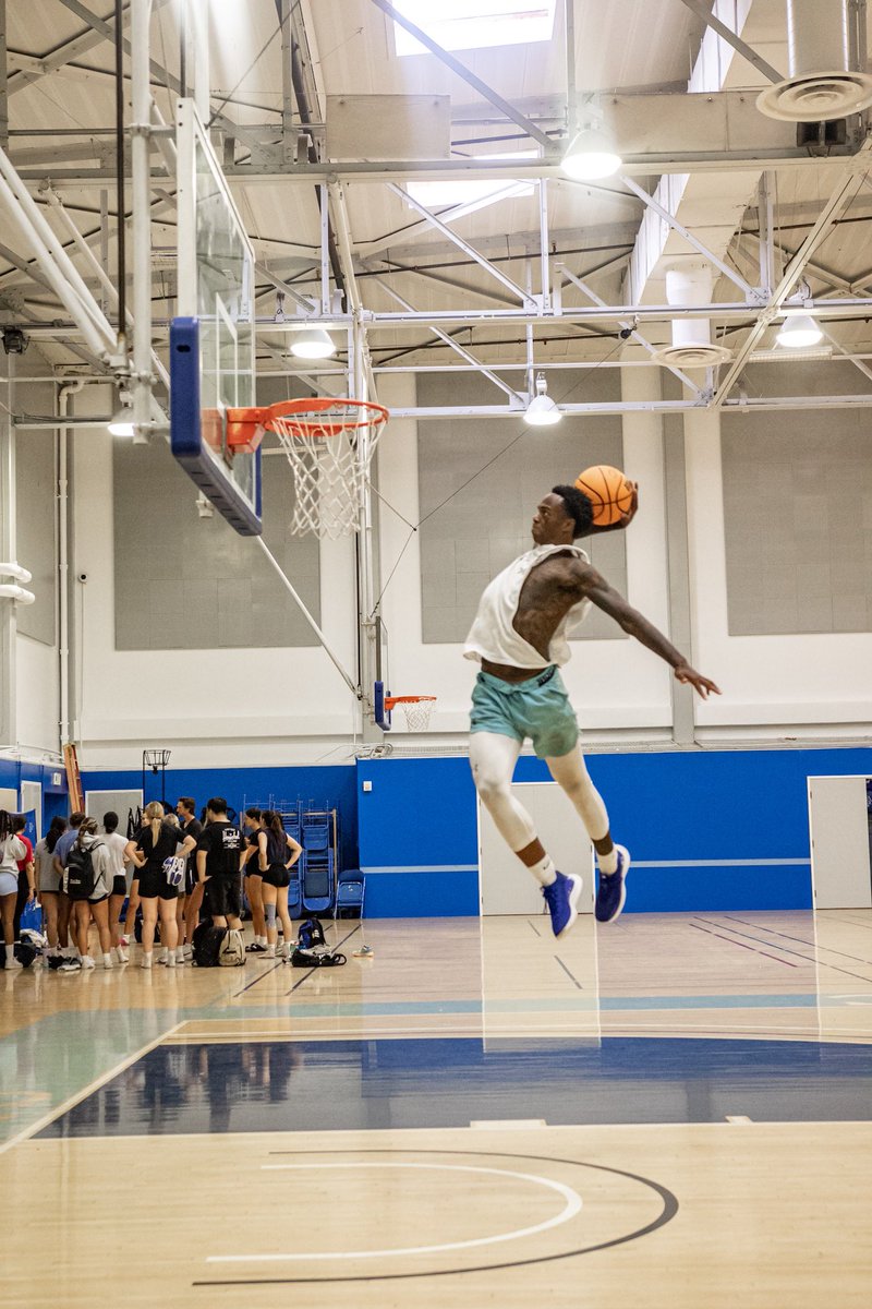 SantaMonicaMBB's tweet photo. Lift off for @SantaMonicaMBB in Week 1! #HoopAndShip @sgnlthelgthoops (📸 cred: @jaetookit) https://t.co/cVXh6YiaeF