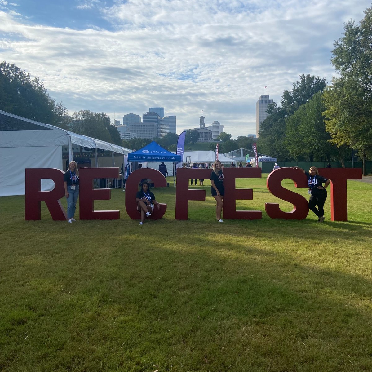 Shaker_Ad's tweet photo. Good morning, RecFest USA ☀️👋 We're here at Booth 13. Stop by and dive into this summer's hottest #TalentAcquistion event with us! 😎 #RecFest23 #RecFestUSA https://t.co/1Z3JGNAjEI