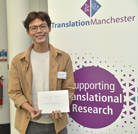 Translation_Mcr's tweet photo. #TranslationMCR23 Big thanks to Prof Luke Georghiou for delivering the closing remarks and presenting awards: Best poster - Tadpong Tantipanjaporn &amp; Abigail Pienaar, People's Choice - Rinal Sahputra. And congratulations to Conrado Guerrero Quiles, the ECR Support Grant Winner! https://t.co/Nh7AoEMBBf
