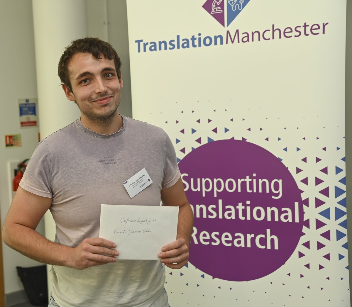 #TranslationMCR23 Big thanks to Prof Luke Georghiou for delivering the closing remarks and presenting awards: Best poster - Tadpong Tantipanjaporn &amp; Abigail Pienaar, People's Choice - Rinal Sahputra. And congratulations to Conrado Guerrero Quiles, the ECR Support Grant Winner!