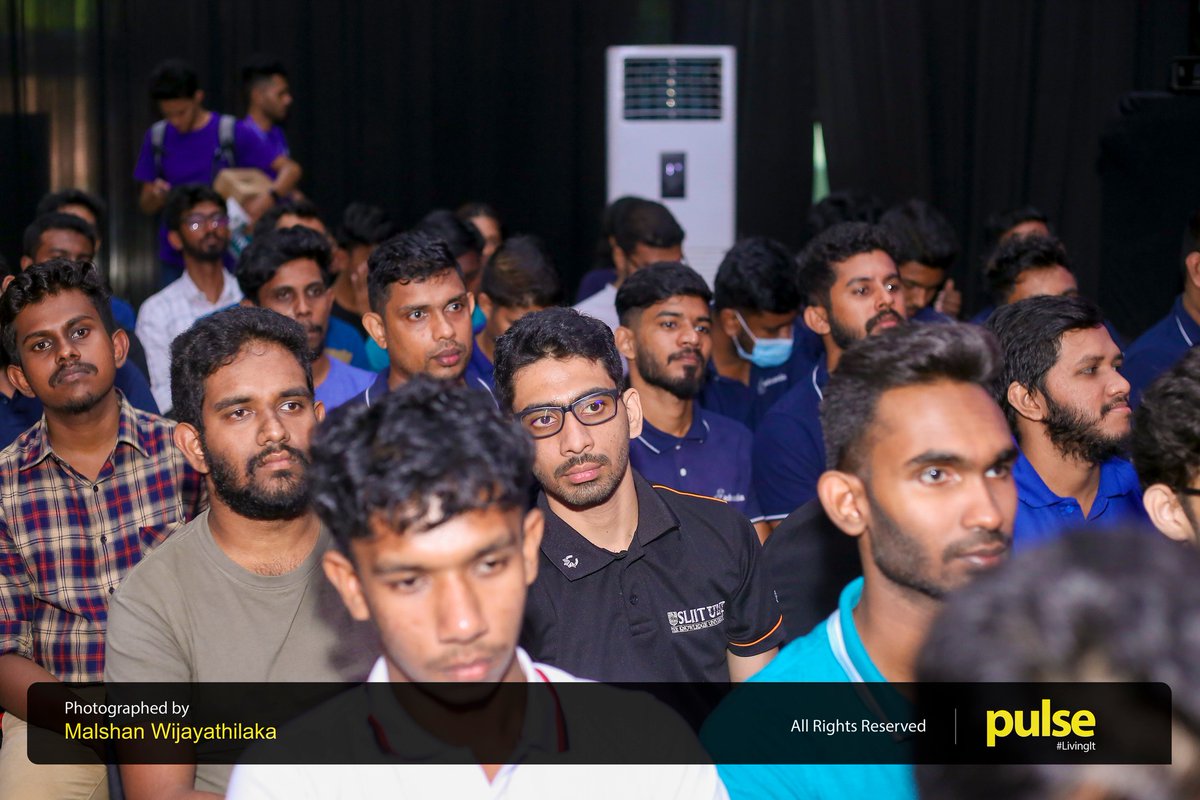 NandiyaLive's tweet image. අචිනි අක්කියාගෙ session එක හරිම අවධානයෙන් අහගෙන ඉන්න මමයි @lakizuruයි 🥹💜

#KubernetesCommunityDays #KCDSL23