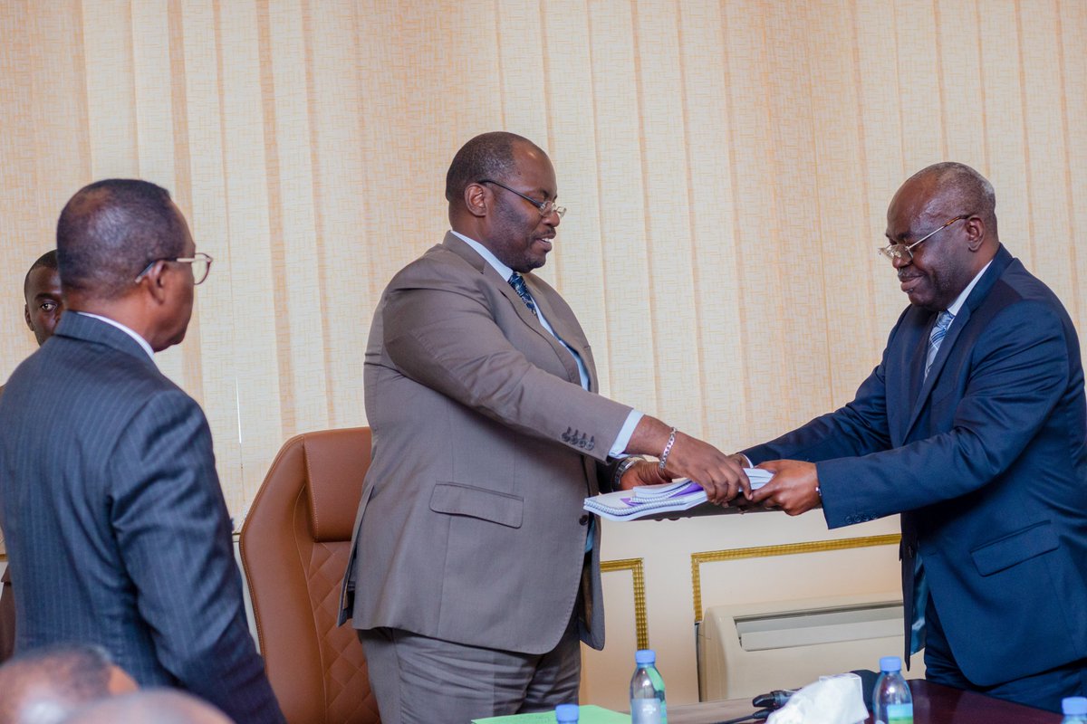 TPMinGouvGa's tweet image. 🟠⚪️ Passation de charges au Ministère des Travaux Publics ce 13 septembre 2023 entre le Ministre #sortant M.Toussaint NKOUMA EMANE et le Ministre #entrant M.Flavien NZENGUI NZOUNDOU.

#Infrastructures #EntretienRoutier #Equipement #Construction #Routes #Dévelopmnt

@Comgouv_GA