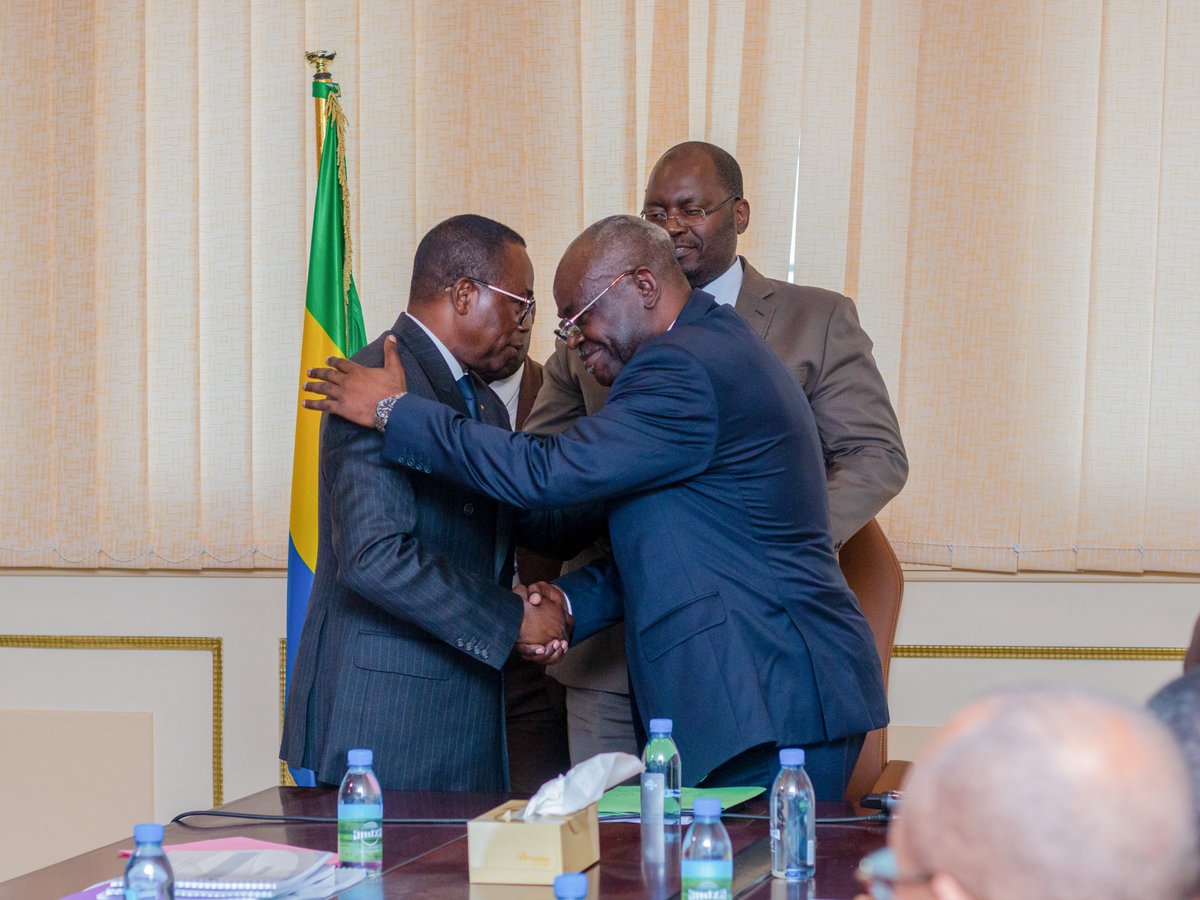 TPMinGouvGa's tweet image. 🟠⚪️ Passation de charges au Ministère des Travaux Publics ce 13 septembre 2023 entre le Ministre #sortant M.Toussaint NKOUMA EMANE et le Ministre #entrant M.Flavien NZENGUI NZOUNDOU.

#Infrastructures #EntretienRoutier #Equipement #Construction #Routes #Dévelopmnt

@Comgouv_GA