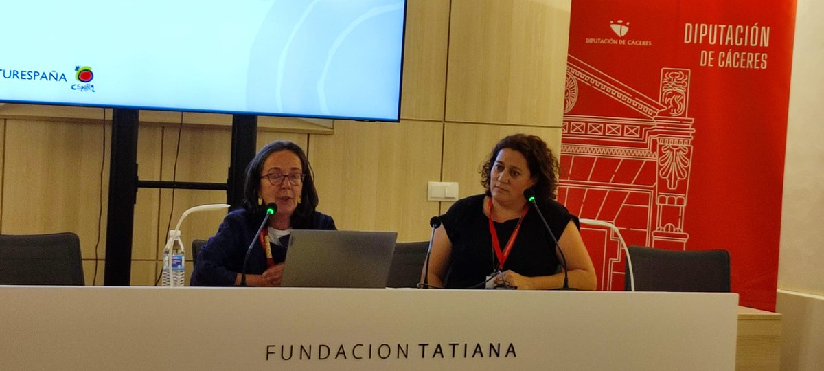 Esa tarde ha dado comienzo en #Cáceres el I Foro Rutas Culturales de España. Hoy y mañana se analizará el momento que atraviesa el sector, sus retos y las distintas sinergias para convertirlo en un elemento de dinamización en todos los sentidos 💪 

#RutasCulturalesDeEspaña