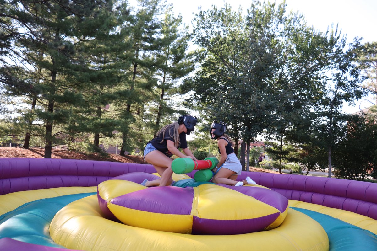 Recap of our CAB Carnival from last Friday! Thank you to everyone who came out! We hope you all had a blast!🎪🎉