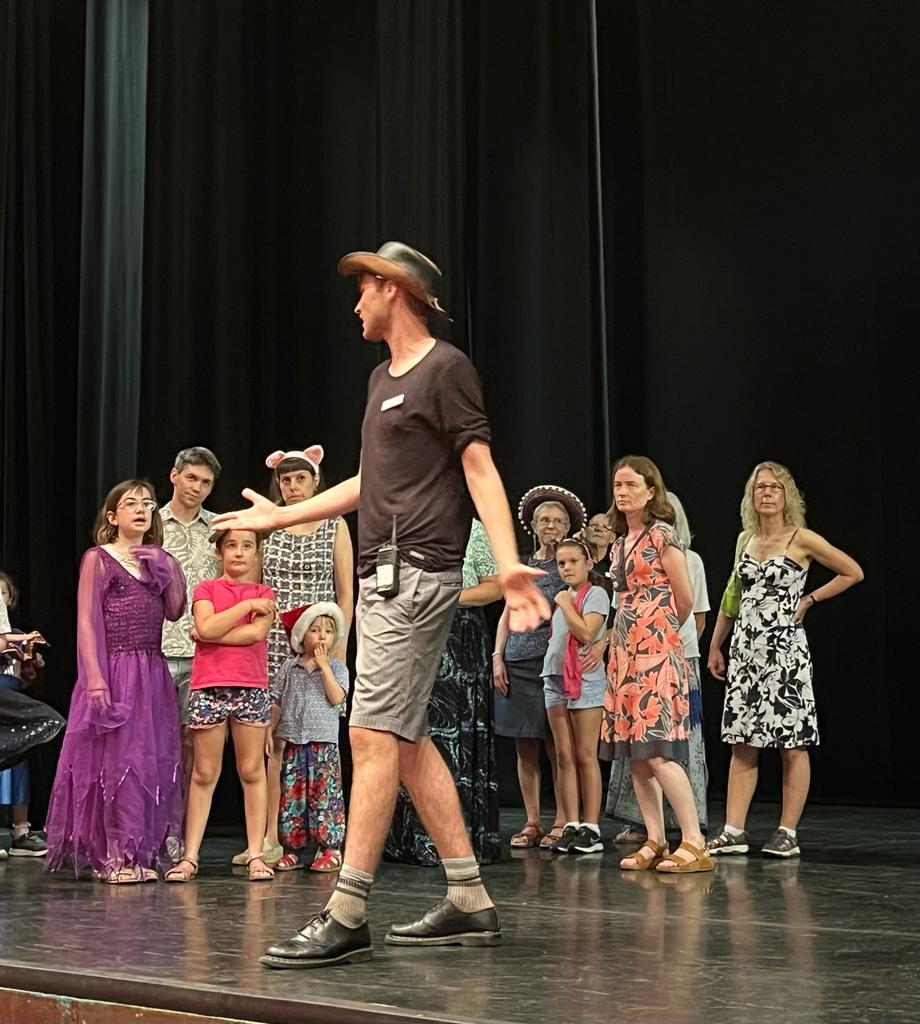 WinchesterHods's tweet photo. A brilliant family backstage tour of @TRwinchester this year at #whods festival! 

#heritageopedays #creativityunwrapped #theatre https://t.co/g8OLsVMvi0