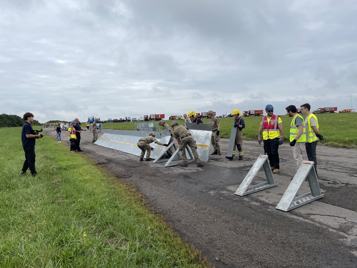 EnvAgencySE's tweet photo. Listen to our Flood Risk Manager talk about Exercise Deluge, the flood exercise, on Radio Solent.
https://t.co/6Ybw613cHl
#ClimateChange #prepareactsurvive #emergencyexercise #flood @BBCRadioSolent https://t.co/zH7fMdtR33