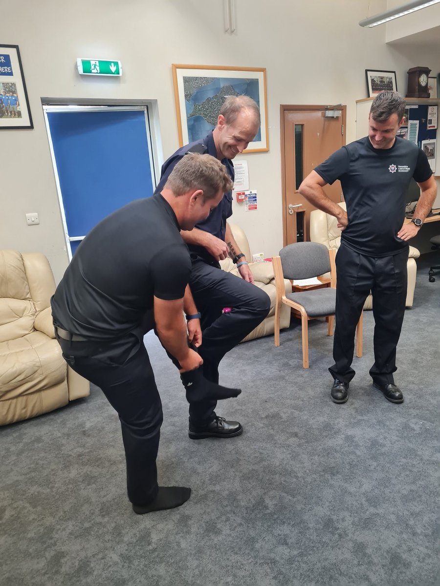 ODHIWFRS's tweet photo. Thanks to @HIWFRSRYDE for inviting @QuicheyMoo in to have a day of @Insights and team building. Lots of laughter and learning #reachingfurther #everyoneplayingtheirpart #development @HantsIOW_fire https://t.co/qsIz29MPqU