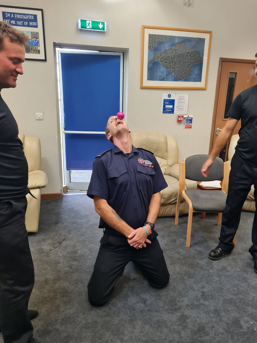 ODHIWFRS's tweet photo. Thanks to @HIWFRSRYDE for inviting @QuicheyMoo in to have a day of @Insights and team building. Lots of laughter and learning #reachingfurther #everyoneplayingtheirpart #development @HantsIOW_fire https://t.co/qsIz29MPqU