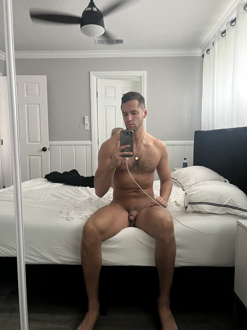 Come back to bed https://t.co/HyP2N4gOA8