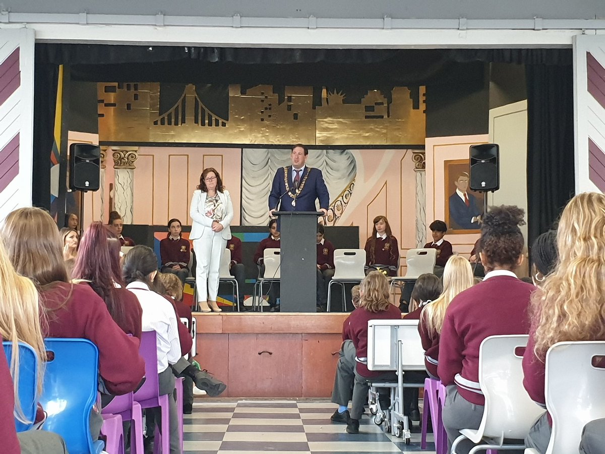 Our Student Council Chair, Arissa Virak, welcomed the Lord Mayor @cllrkmac to our school this morning. He shared great advice with our students reminding them to 'Be the best version of yourself.' and 'Please keep building your safe Harbour.' #WeAreBCS #StudentLeadership