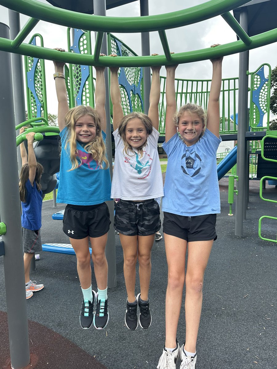 “Hanging” with my besties 👯‍♀️