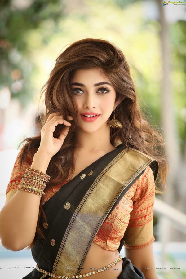 F56wHe4WYAIQ4hI?format=jpg&name=900x900