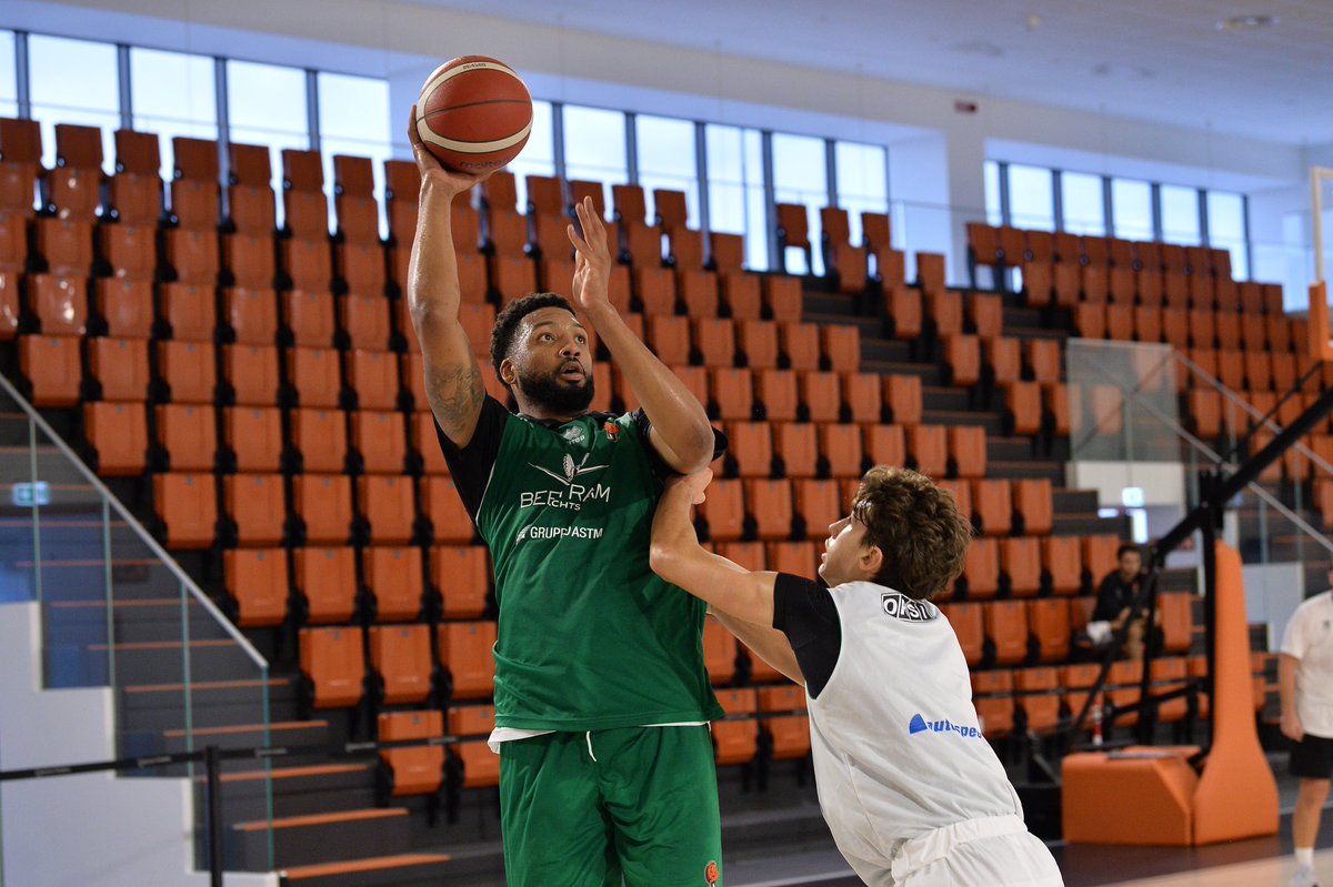DerthonaBasket's tweet photo. At work 📍in Cittadella

#goDerthona #StairwaytoEurope https://t.co/eqi09om8JM