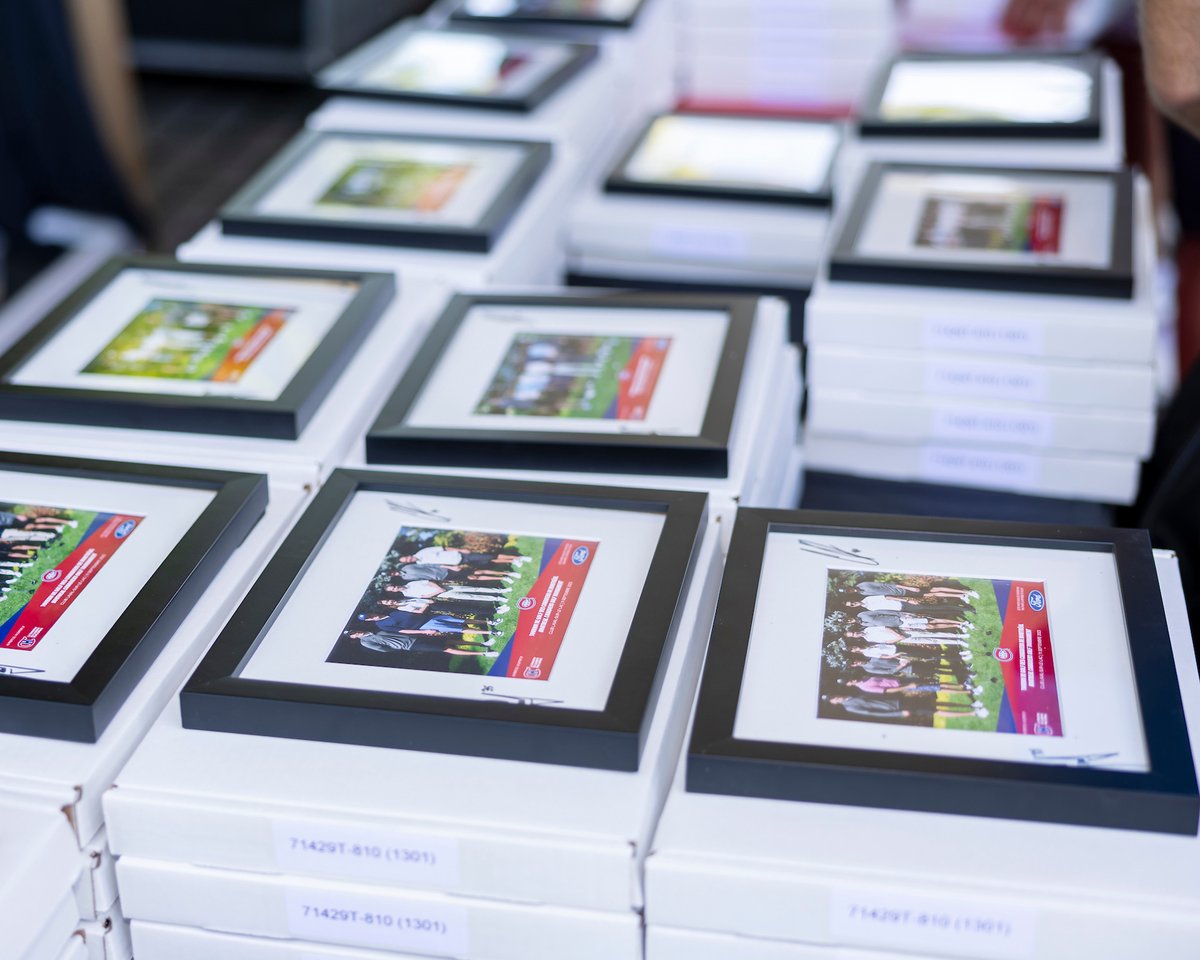 Nos golfeurs sont repartis avec un merveilleux souvenir du Tournoi de golf des <a href="/CanadiensMTL/">Canadiens Montréal</a> lundi, gracieuseté de <a href="/FordCanada/">Ford Canada</a>! 📸

Notre duo de gardiens, Samuel Montembeault et Cayden Primeau, ont posé pour une photo avec chacun des 144 quatuors présents. Merci, les gars!