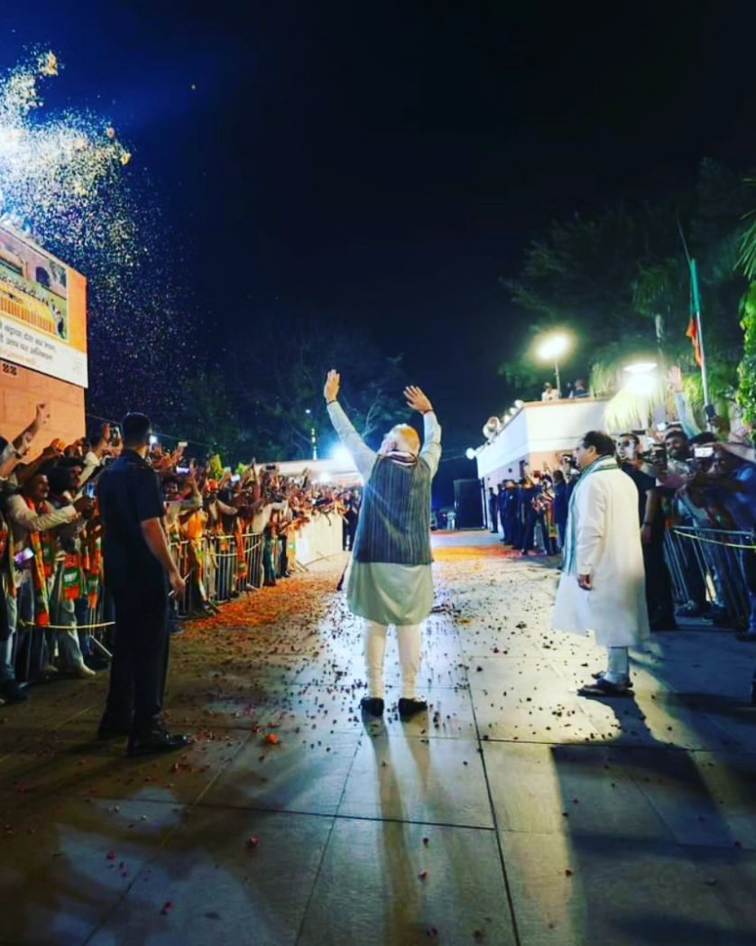 BJP karyakartas welcome PM Modi on his arrival at BJP headquarters after the successful G20 Summit. #ModiPowersBharat #ModiHaiToMumkinHai #ModiGovernment #G20India #G20India2023 #G20Bharat
