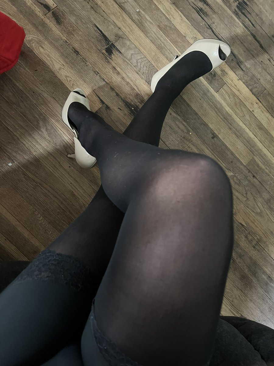 LustySecrets's tweet photo. What a fabulous way to start my Wednesday afternoon #Femboy #crossdress #cd #pantyhose #highheels #meninpantyhose #tights #nylons https://t.co/AAHQOTFcCl