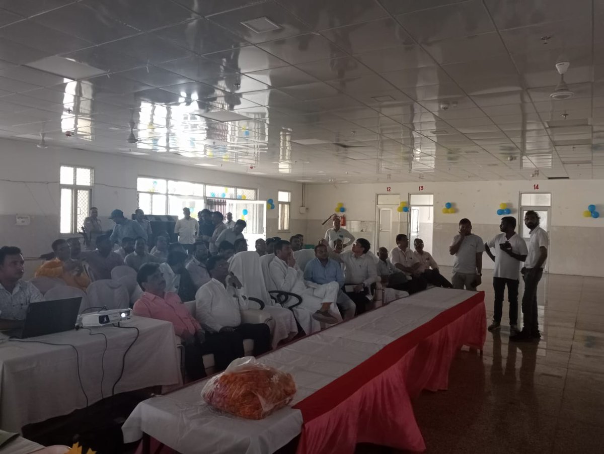 दिनांक 13/09/2023
बाँदा रोटी बैंक सोसाइटी की टीम को टी बी उन्मूलन कार्यक्रम में लगभग 30 बच्चों को गोद लेने पर जलशक्ति राज्यमंत्री श्री रामकेश निषाद जी द्वारा प्रमाण पत्र देकर सम्मनित किया गया 
CMO डॉ0अनिल कुमार श्रीवास्तव डॉ0अजय कुमार जिला क्षय रोग अधिकारी, बाँदा उपस्थित रहे