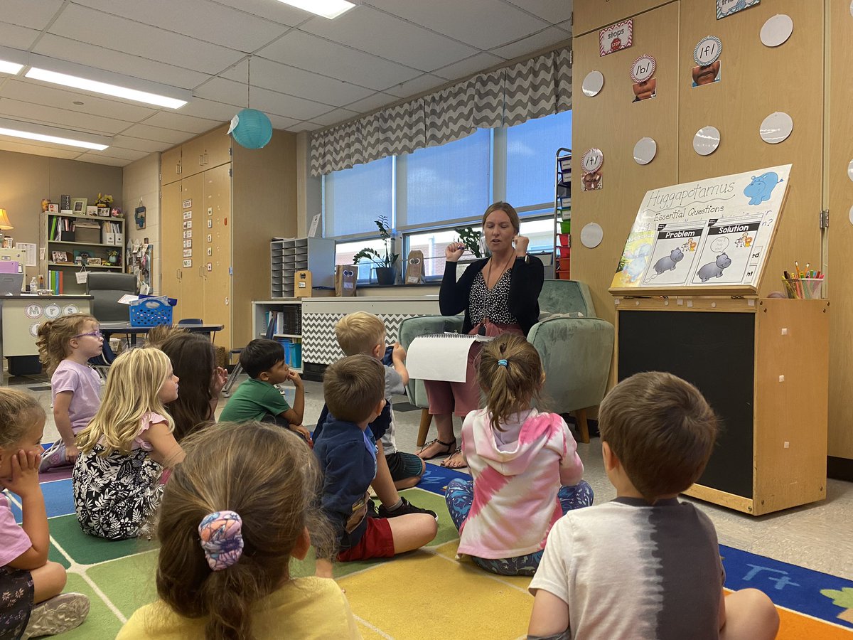 Students in Mrs. Lam’s class are doing an amazing job doing their phonics lesson. #leibPROUD
