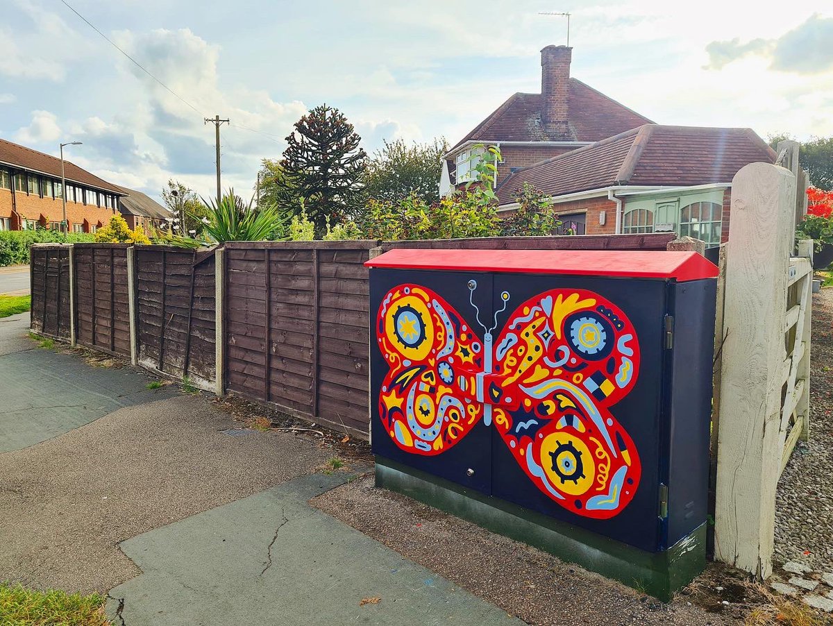 elizayoung__'s tweet photo. Earlier this week I finished painting an Amersham utility box for the councilโs โAmersham In Bloomโ project! Iโm very happy with how it came out and I hope it brings people joy. ๐ฆ
#publicart #butterfly #outdoorart #utilityboxart #utilitybox #mural #muralart #illustration https://t.co/kagxL0XLfh