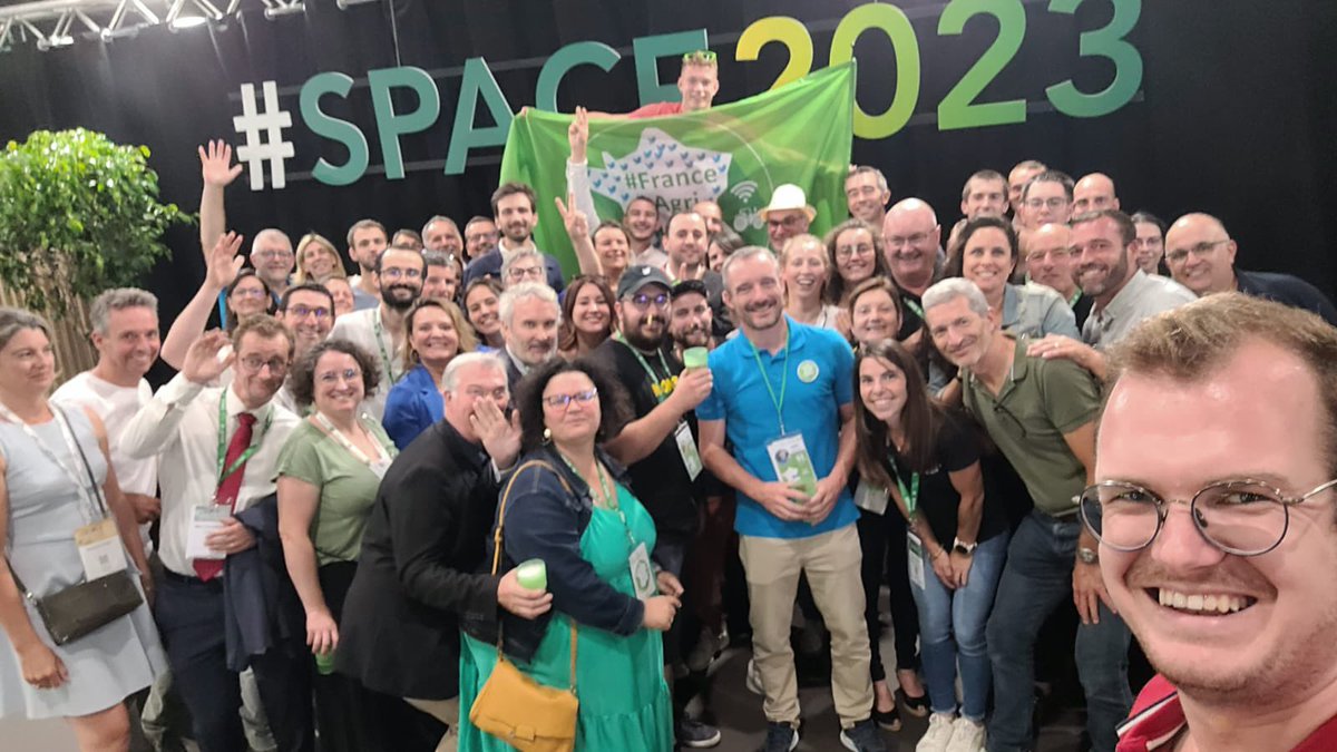 .<a href="/agriculteursBzh/">AgriculteursBretagne</a> &amp; <a href="/Fragritwittos/">FranceAgritwittos♥️</a> : une grande histoire de comm positive et d’amour 💚

On n’a pas le même maillot mais on a la même passion : défendre et expliquer l’agriculture française 🇫🇷

#FrAgTwSPACE2023