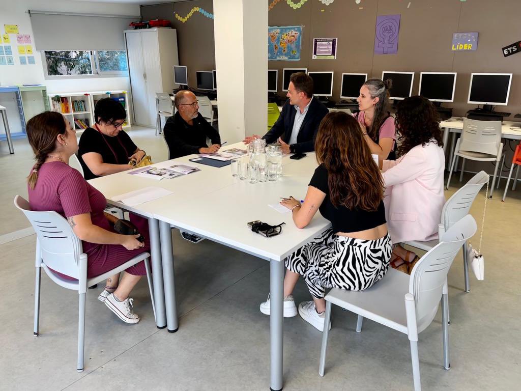 carlescampuzano's tweet image. L'associació educativa @aeitaca és un referent a l'Hospitalet i al conjunt del país en l'atenció a infants. Una tasca diària a Collblanc-Torrassa que ens recorda que l’educació en el #lleure és un espai per a créixer que genera igualtat . Ha estat un plaer acompanyar-vos!