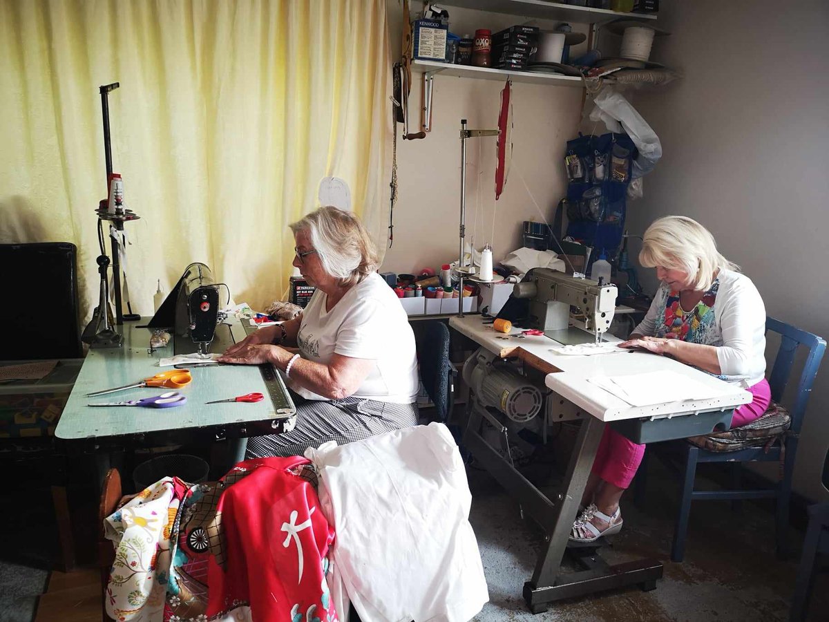 TBLderrygirls's tweet photo. Ep82 - SHIRT TALES part 3 is now live! ๐https://t.co/boNz6RIq5p The TDGs hear more from the Factory Girls about life in & out of #Derry factories. Lessons learnt. Skills taught. Confidences shared. Listen out for the ๐ญ factory horn!! #DerryGirls #TowerMuseum #TalkingDerryGirls https://t.co/obuZRxnvnQ