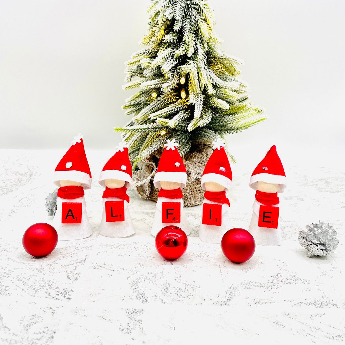 debilou1.etsy.com/listing/131250…
Peg dolls holding an initial 
Ideal for Christmas stocking filler or Christmas gift
#christmas #etsyseller