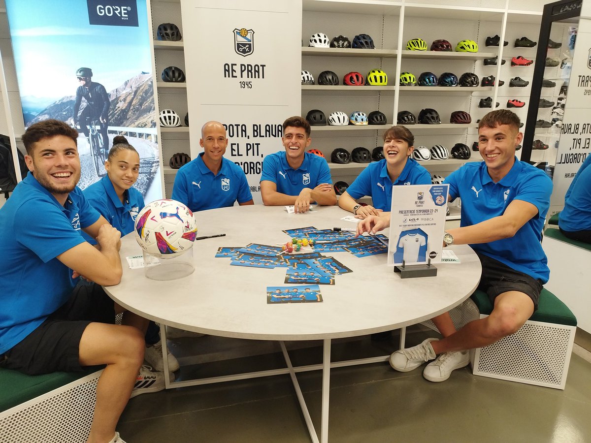 L'<a href="/aeprat1945/">AE Prat</a> ha presentat avui les equipacions pel futbol formatiu masculí i femení d'aquesta temporada en l'acte celebrat a <a href="/WalaEsports/">Wala</a> amb la presència dels patrocinadors de les seccions: Granja Torres, Kia Delta Prat i Ledr i capitans del 1r equip i jugadores del femení