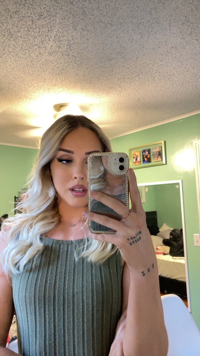torihayesss's tweet photo. Mirror selfies >>>> https://t.co/ihRlZAiN8J