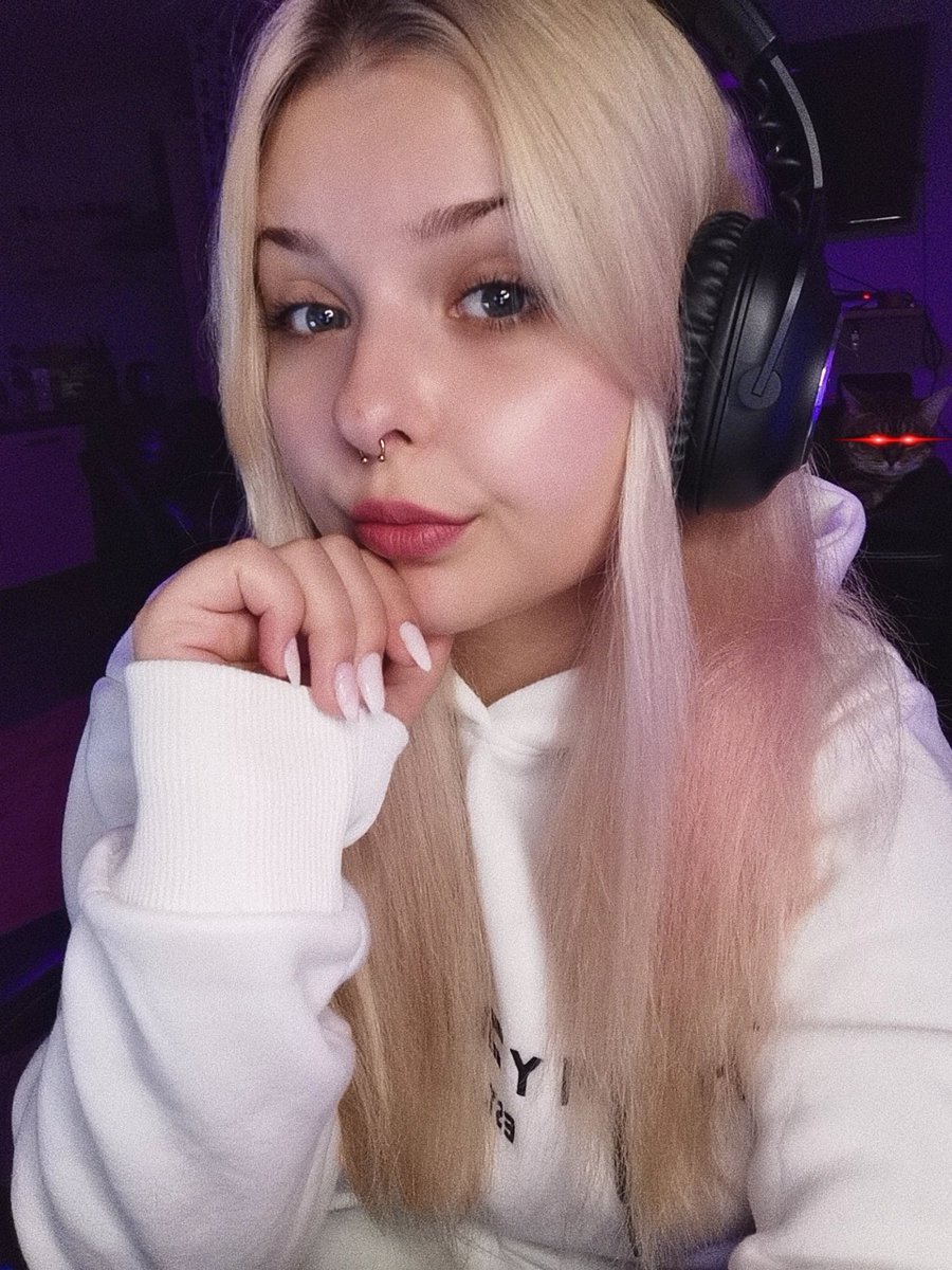 Nani? 👀💕
➡️ twitch.tv/sukikoofficial ⬅️
#emogirl ▪ #emohair ▪ #streamergirl ▪ #streamer ▪ #twitchgirl ▪ #twitch ▪ #twitchpartner ▪ #twitchaffiliate ▪ #otakugirl ▪ #scenehair ▪ #readhead ▪ #cosplaygirl ▪ #scene ▪ #Outfitoftheday ▪ #germangirl ▪ #scenegirl