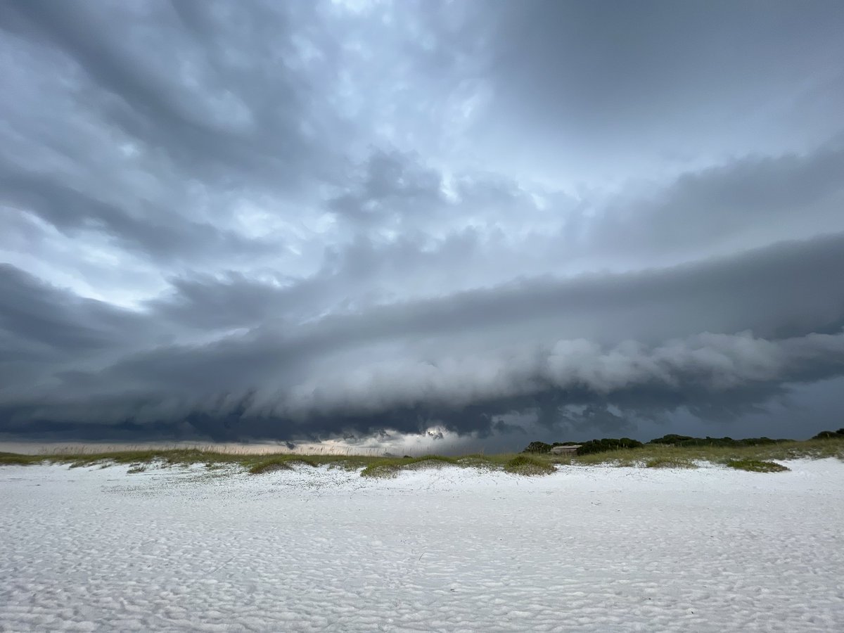 benjimtngoat's tweet image. Nice storm rolling through Pensacola rn. Viewed from Langdon Beach. #flwx @NWSMobile