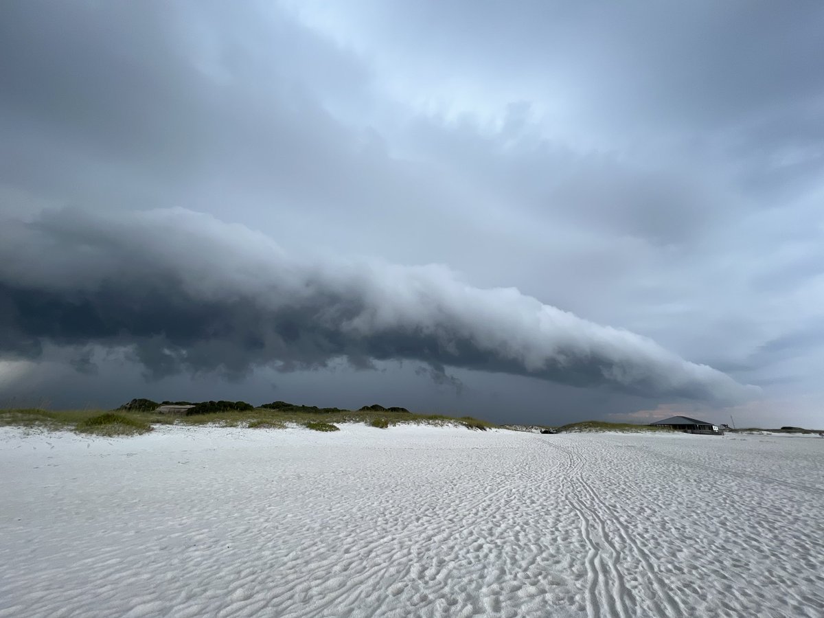 benjimtngoat's tweet image. Nice storm rolling through Pensacola rn. Viewed from Langdon Beach. #flwx @NWSMobile