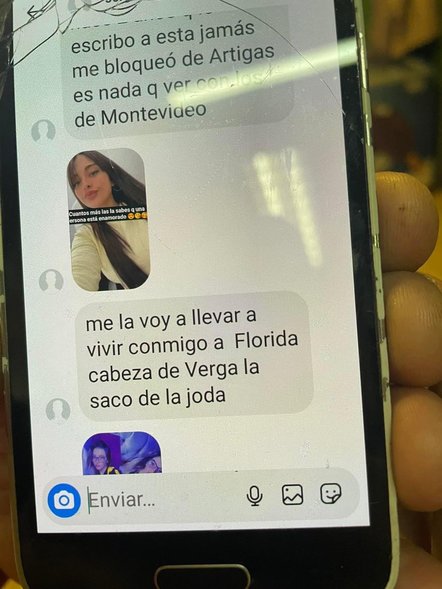 victoriaga07's tweet photo. Hace aproximadamente 2 meses, estoy recibiendo acoso constante de una persona que no conozco y nunca vi en mi vida. En principio no le di importancia, bloqueaba las cuentas (que eran demasiadas) y listo. Pero se volvió algo constante, algo de todos los días y cada vez peor. https://t.co/HVQVvo5oTj