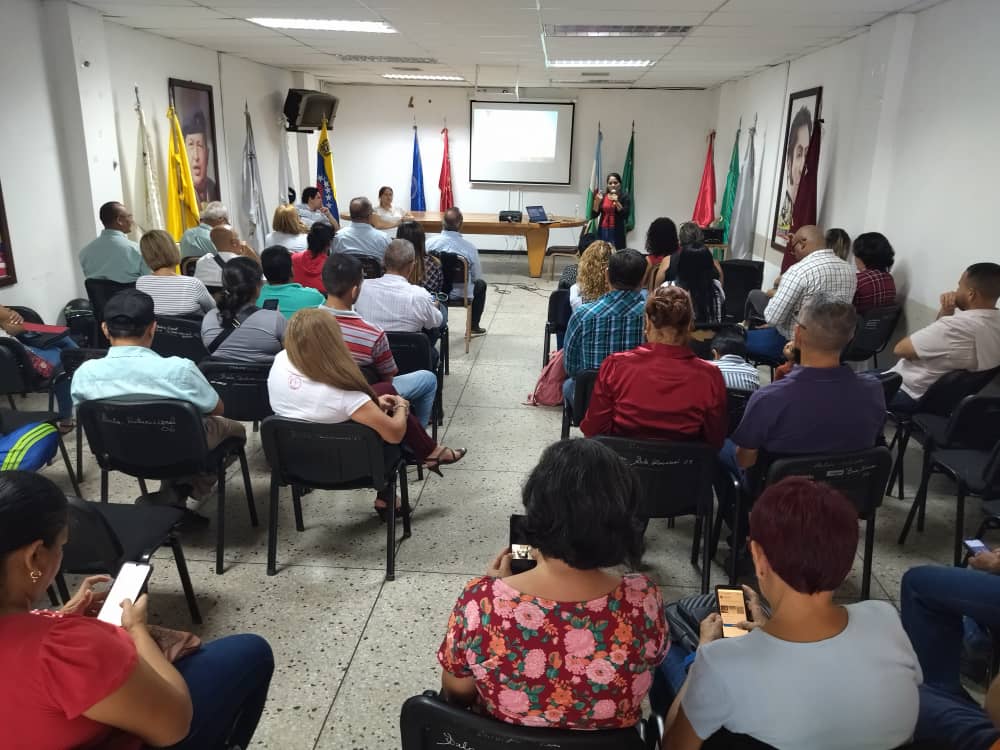 UnellezOficial_'s tweet photo. Realizado conversatorio Chávez y la Misión Sucre "Punta de lanza de la Revolución Bolivariana" https://t.co/j8LlgyWGJI https://t.co/WMDtoKYGsk