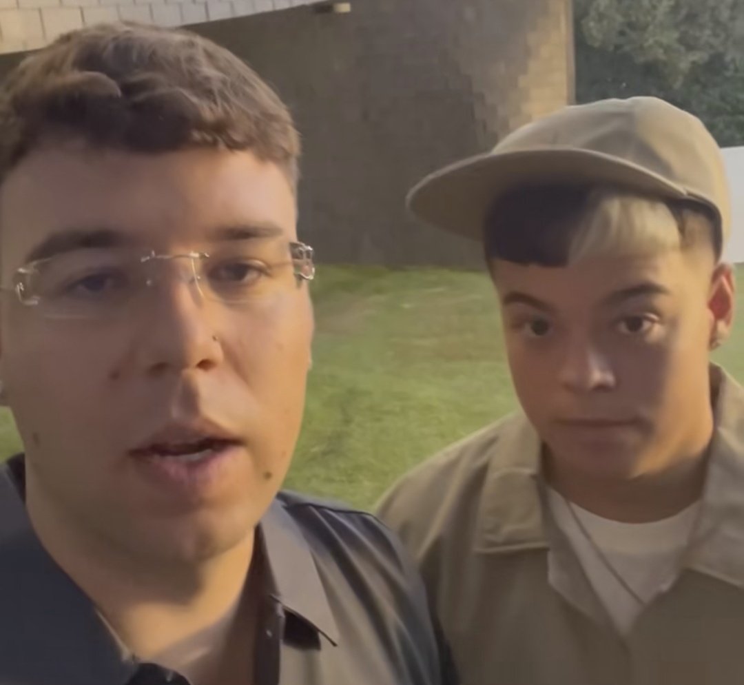 Samless_'s tweet image. el profe de historia y el repetidor