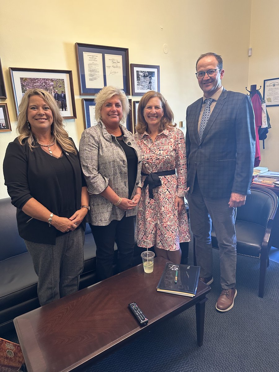 More DC meetings by WAWG leaders to finish up the day. Besides meeting with staff from the House Ag Committee, wheat growers also met with
<a href="/RepKimSchrier/">Rep. Kim Schrier, M.D.</a>
<a href="/RepNewhouse/">Rep. Dan Newhouse</a>
<a href="/PattyMurray/">Senator Patty Murray</a> 
<a href="/SenCantwell/">Maria Cantwell</a>