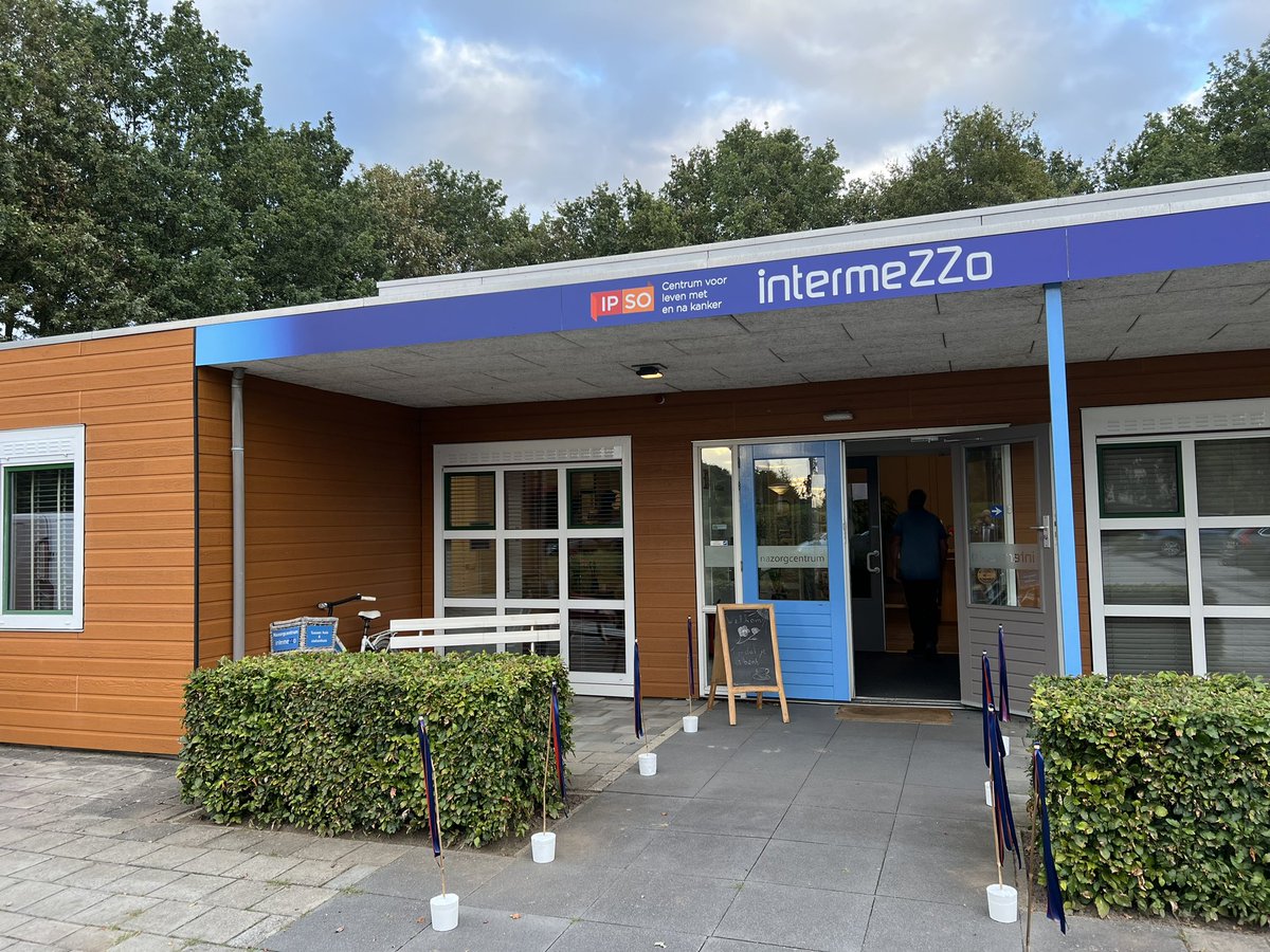 Vanavond aanwezig bij de Vriendendag <a href="/intermeZZo/">Luke Shaffer</a> <a href="/Gemeente_Zwolle/">Gemeente Zwolle</a>. Centrum zet zich in voor mensen met kanker en hun familie @RegioZwolle. Onmisbaar werk en mooi dat vrienden dat waarderen met 62500 euro. Word ook vriend! intermezzo-zwolle.nl