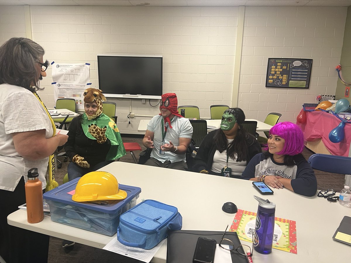 rmbtowner_tech's tweet image. How do you get teachers interested in practicing a new skill? Ask JWow aka @MrsJanuszyk ! This am she got them to dress up, role play and record it! #winning #teampershing #literacy #coaching