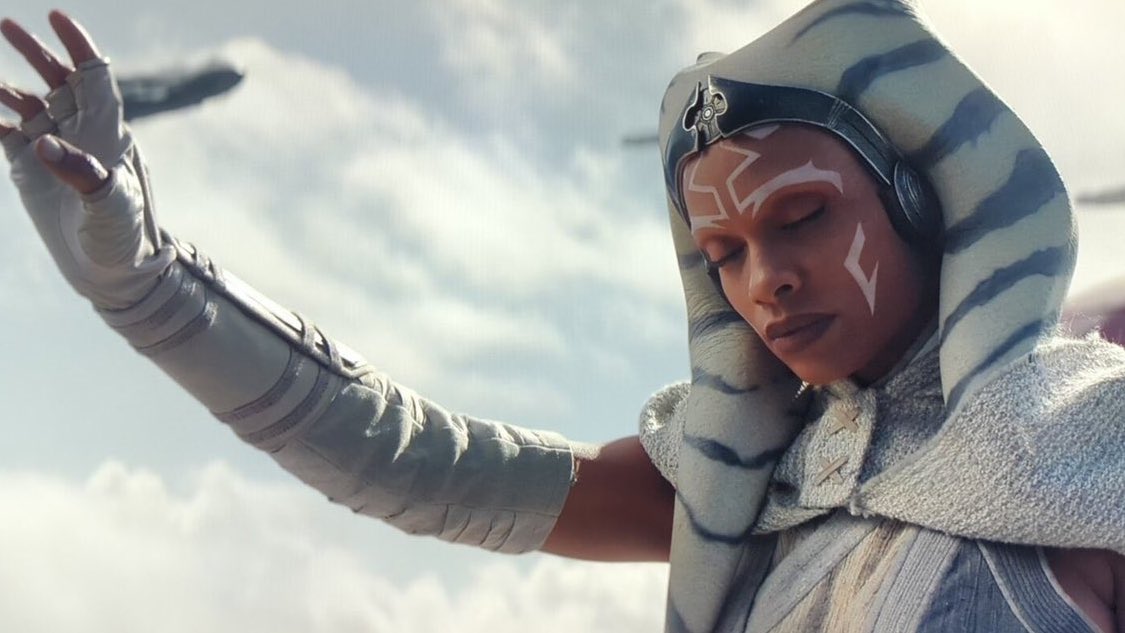 blurayangel's tweet photo. #Ahsoka’s final lesson from Anakin was learning to live & represent more than just his shadow, but make her own legacy. She’s drowning in her own feelings of guilt about her master falling to the dark side, believing he only represented death & war. He overcame that, now so has she 🔥