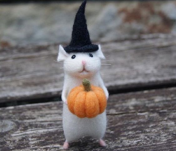 ElliottBlackwe3's tweet photo. Me upon discovering the first fallen leaf in autumn colors https://t.co/L60MvrYj2n